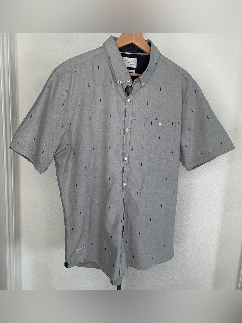 7 Diamonds Men’s Light Gray Short-Sleeve Button-Down with Navy Micro Print